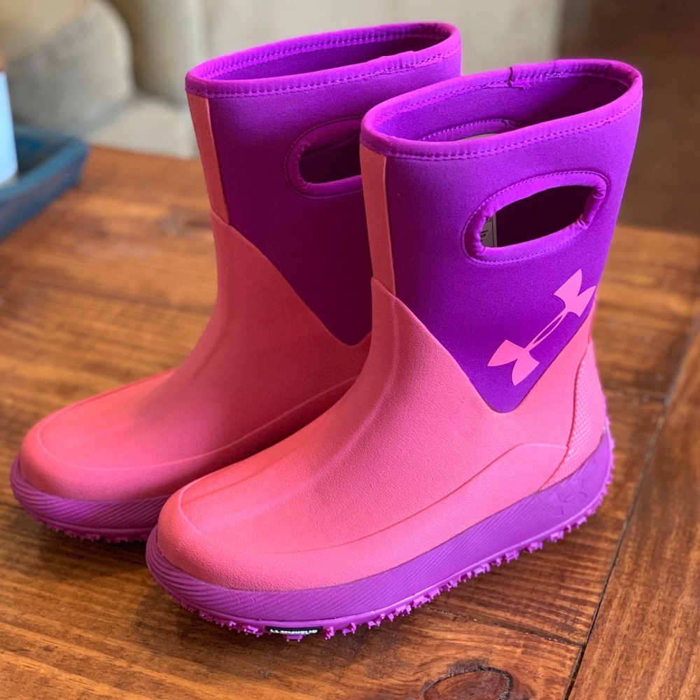 Like New Under Armour Youth Fat Tire Muddler Boots